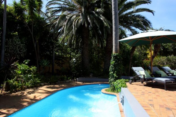 Geniesse ein erfrischendes Bad im Pool vom Gästehaus Südafrika 4-Heaven