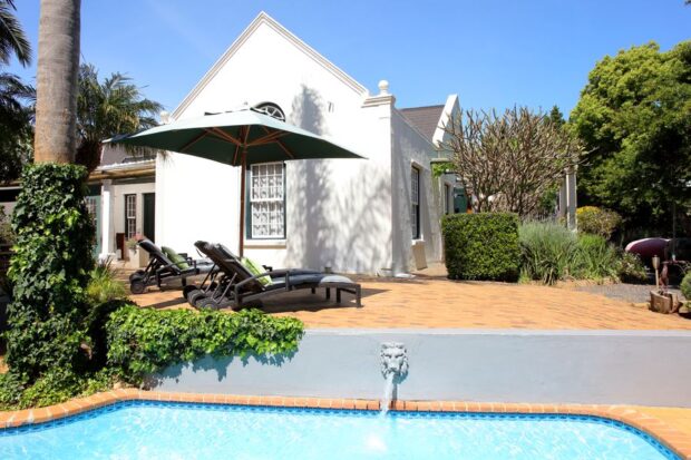Entspannen und relaxen im Garten oder Pool des Gästehaus Südafrika